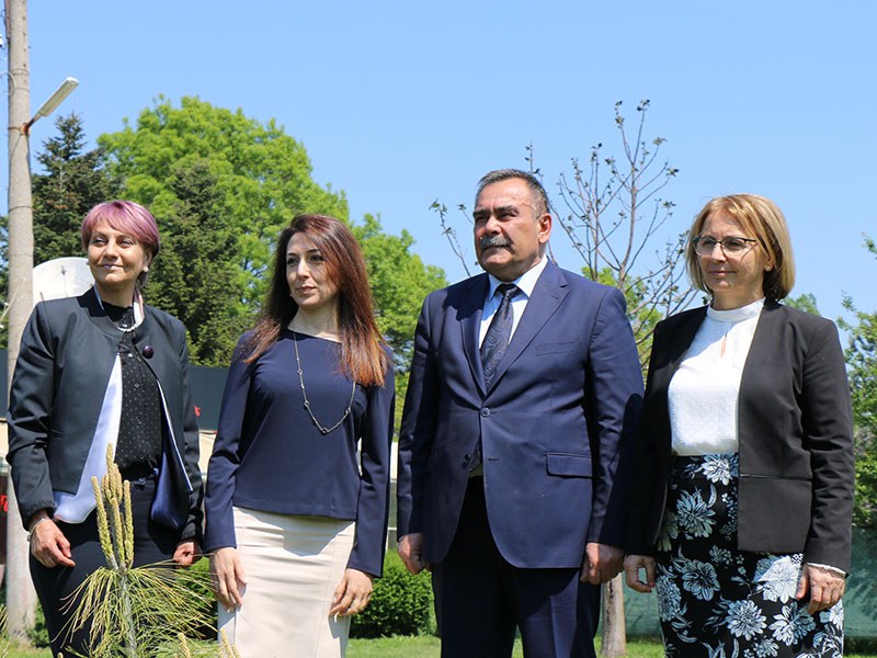 Ректорът на Азербайджански държавен аграрен университет и Посланикът на Азербайджан на посещение в АУ